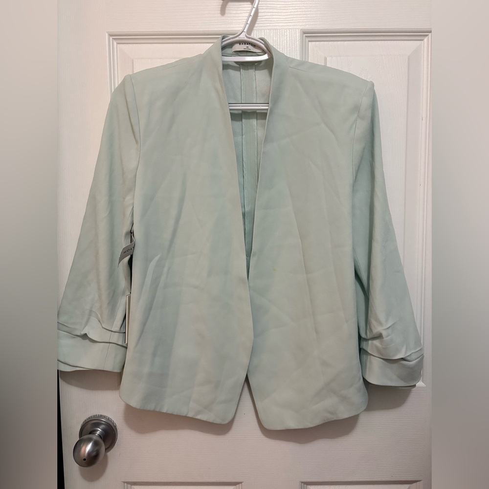 Aritzia Babaton cropped power blazer *Read description*
